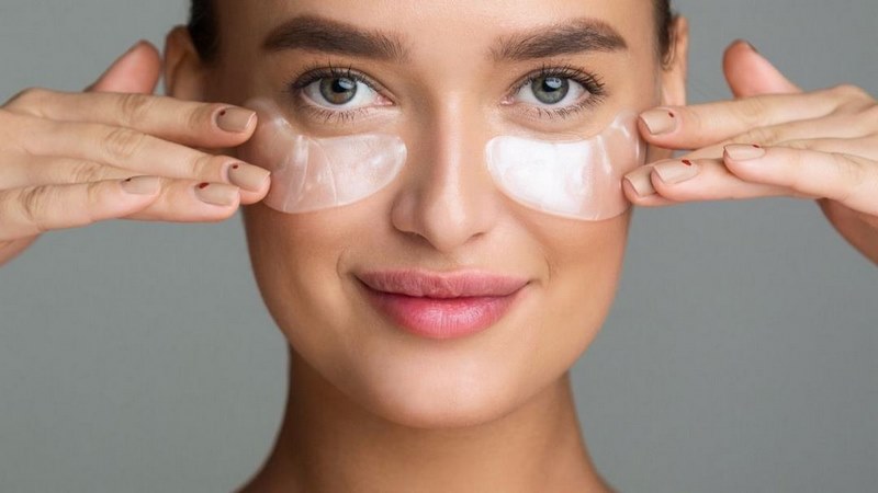 Dùng khoai tây cắt lát mỏng để trị thâm mắt là một cách hay