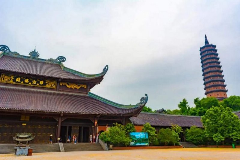 Đền thờ thiền sư Nguyễn Minh Không tại chùa Bái Đính