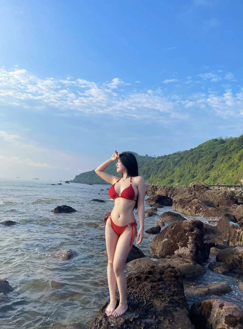 Hot girl "nạp" vitamin sea, mê hoặc fan bằng loạt ảnh bikini quyến rũ