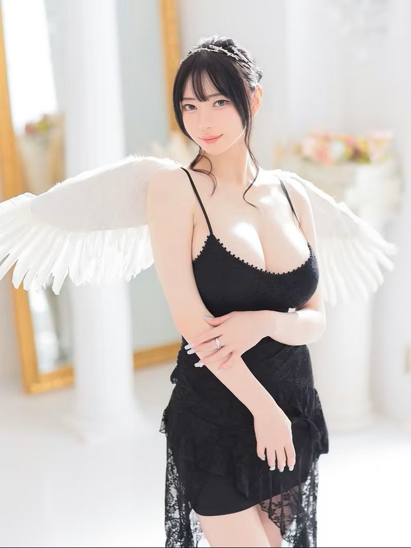Dù đang 'hot' với lượng theo dõi khổng lồ, Guo Z lại chọn cách 'ẩn mình' bằng việc không follow bất kỳ ai. Cô sống xa rời những cuộc đua tranh, so kè trên mạng, chỉ tập trung lan tỏa những điều đẹp đẽ và ý nghĩa nhất.