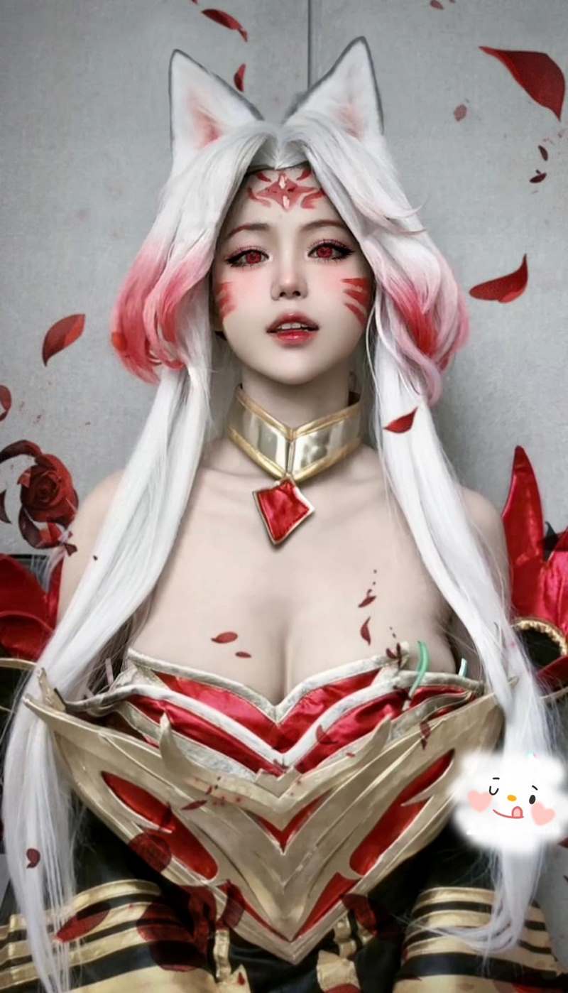 Những bộ ảnh cosplay của cô không chỉ đẹp mắt về hình ảnh mà còn thể hiện sự đầu tư tỉ mỉ vào trang phục, makeup và biểu cảm, giúp cô thu hút hàng ngàn lượt theo dõi trên Facebook