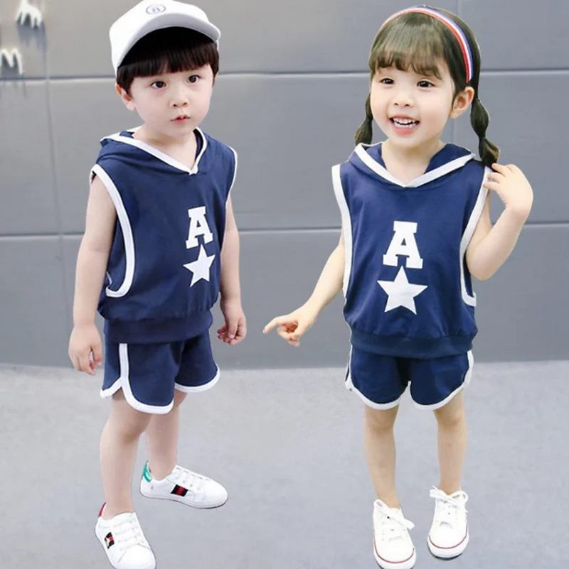 Áo hoodie trẻ em không tay mang dáng vẻ tinh nghịch, đáng yêu