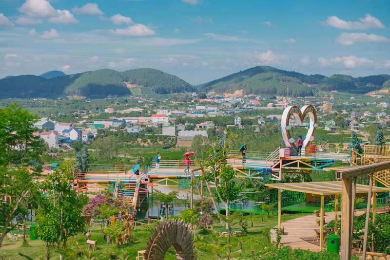 check in vườn bơ mê linh coffee garden