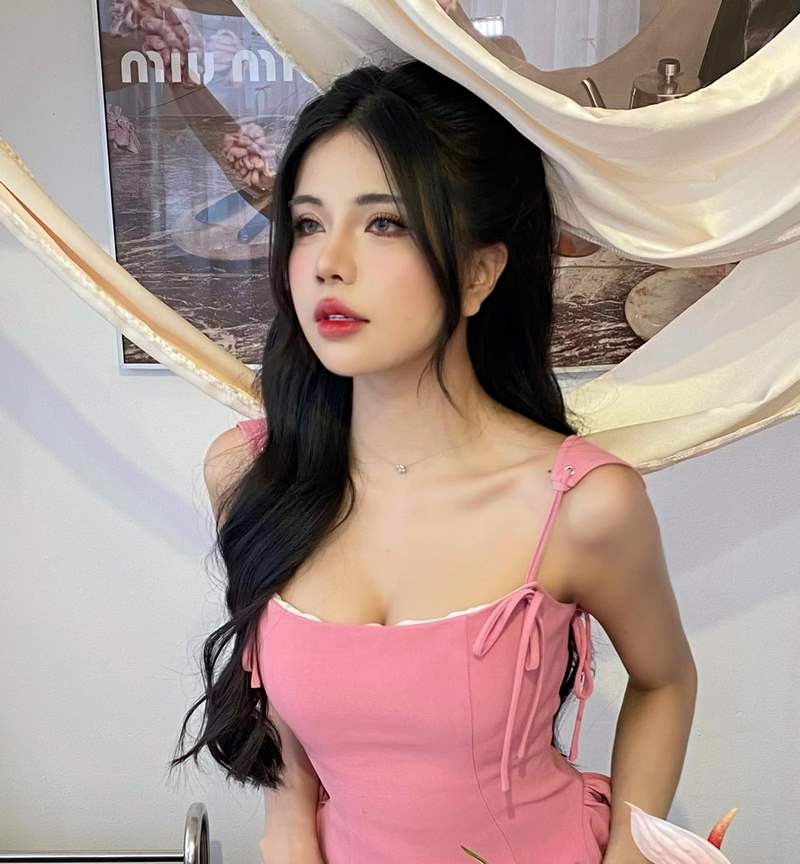 Nhan sắc rạng rỡ của Mai Dora luôn là điểm nhấn
