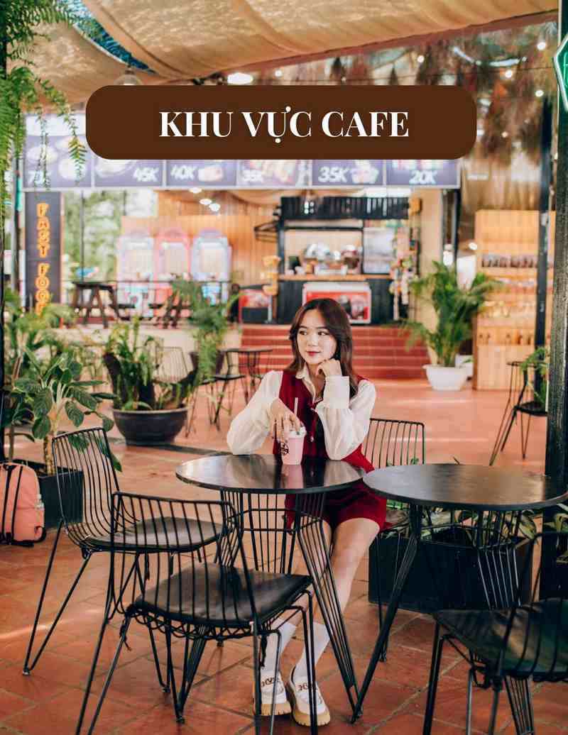 Khu cafe rộng rãi cho khách nghỉ chân